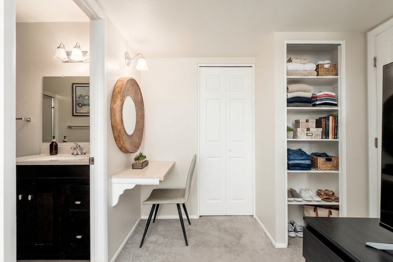 21-Workspace-bedroom-1.jpg