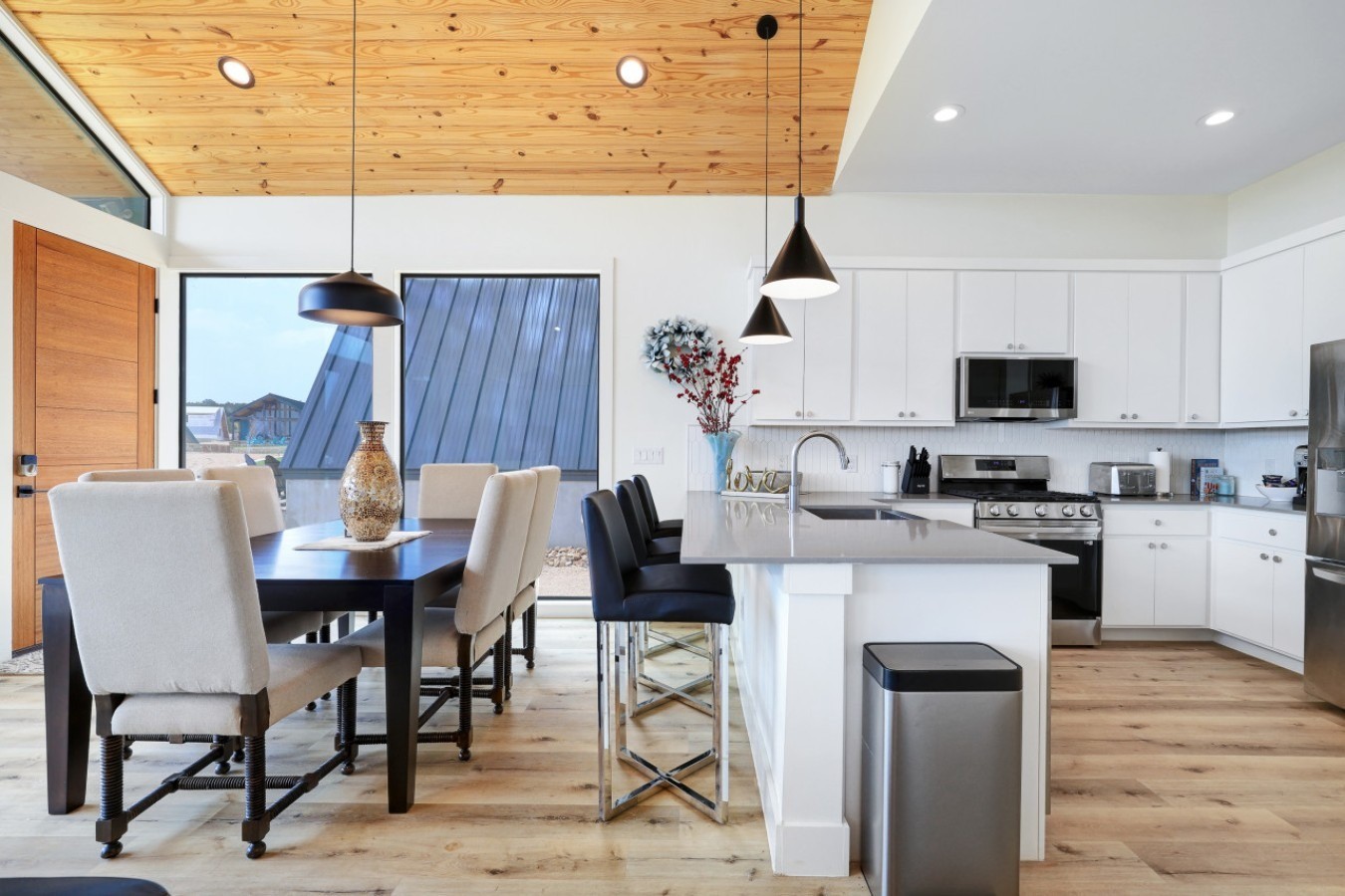 11-Dining-table-and-kitchen-2.jpg