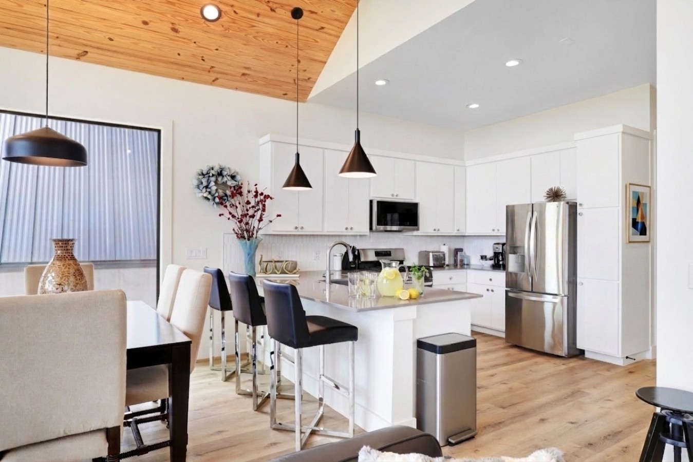 08-Kitchen-and-corner-of-dining-table.jpg
