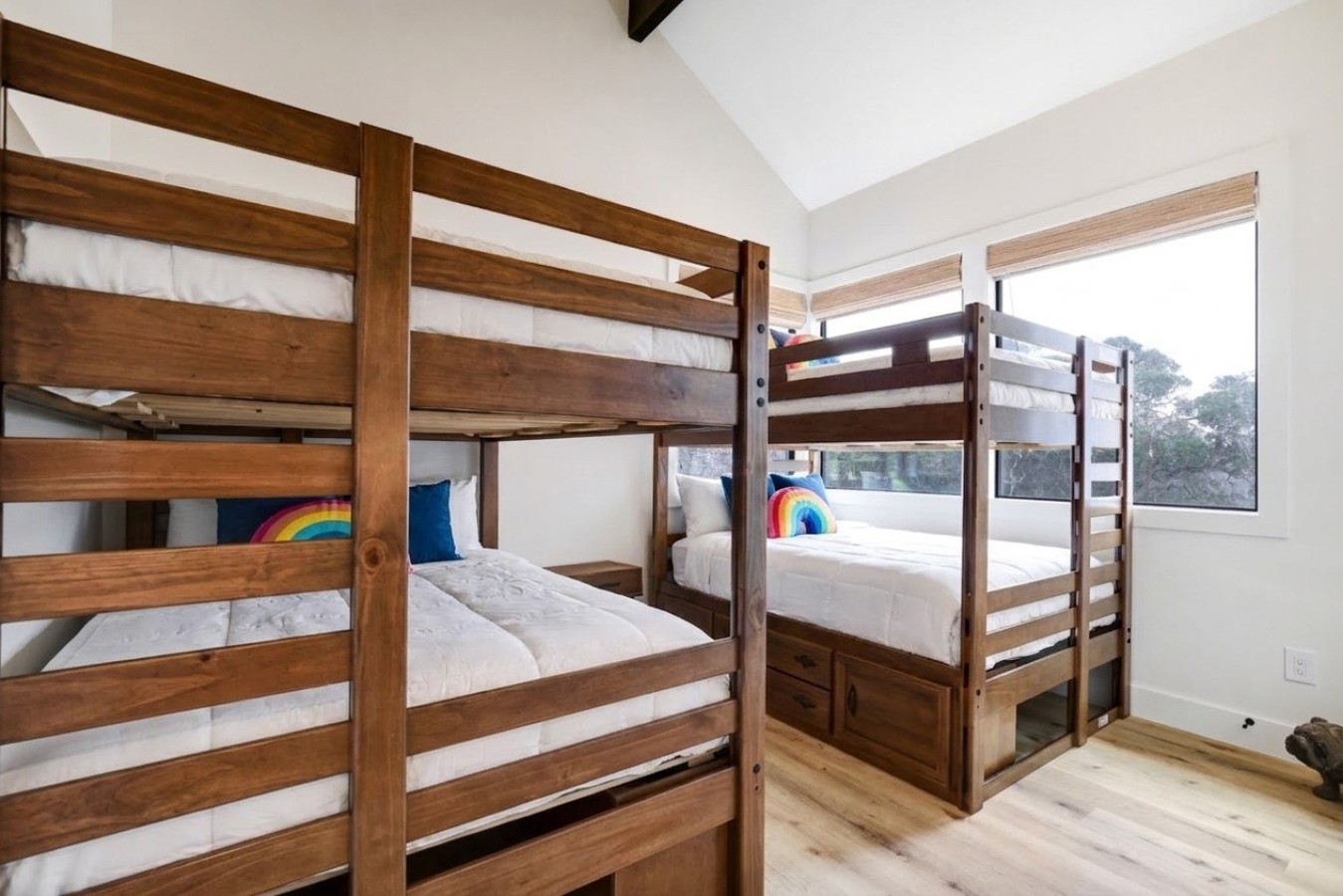 32-Bedroom-3-4-queen-bunk-beds.jpg