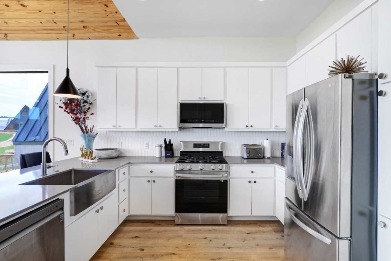 14-Kitchen-straight-shot.jpg
