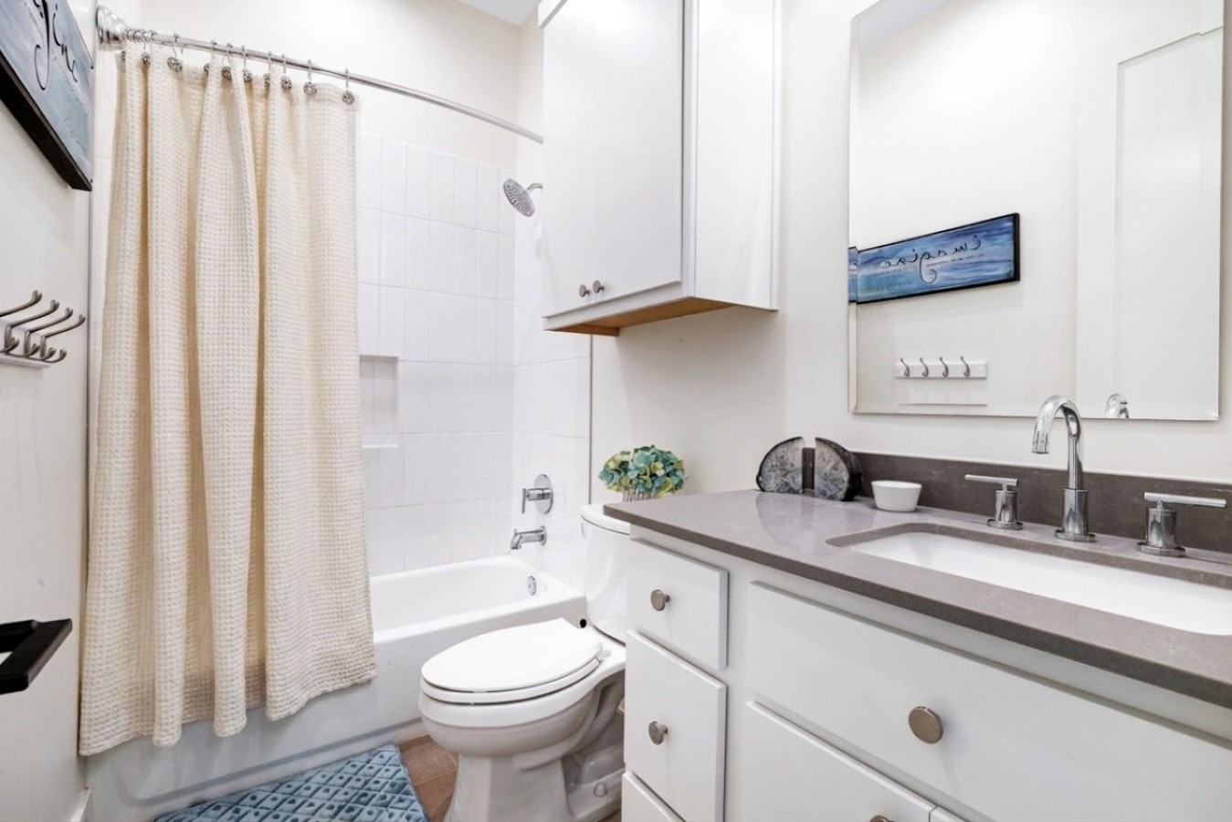 31-Bathroom-2-Tub-and-Shower-Combo.jpg
