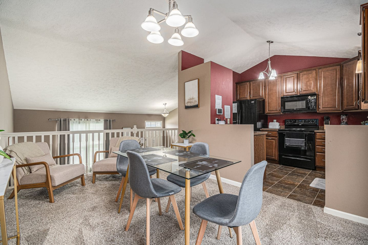 Cozy Omaha Home 3 Bdrm 2 Baths - Omaha