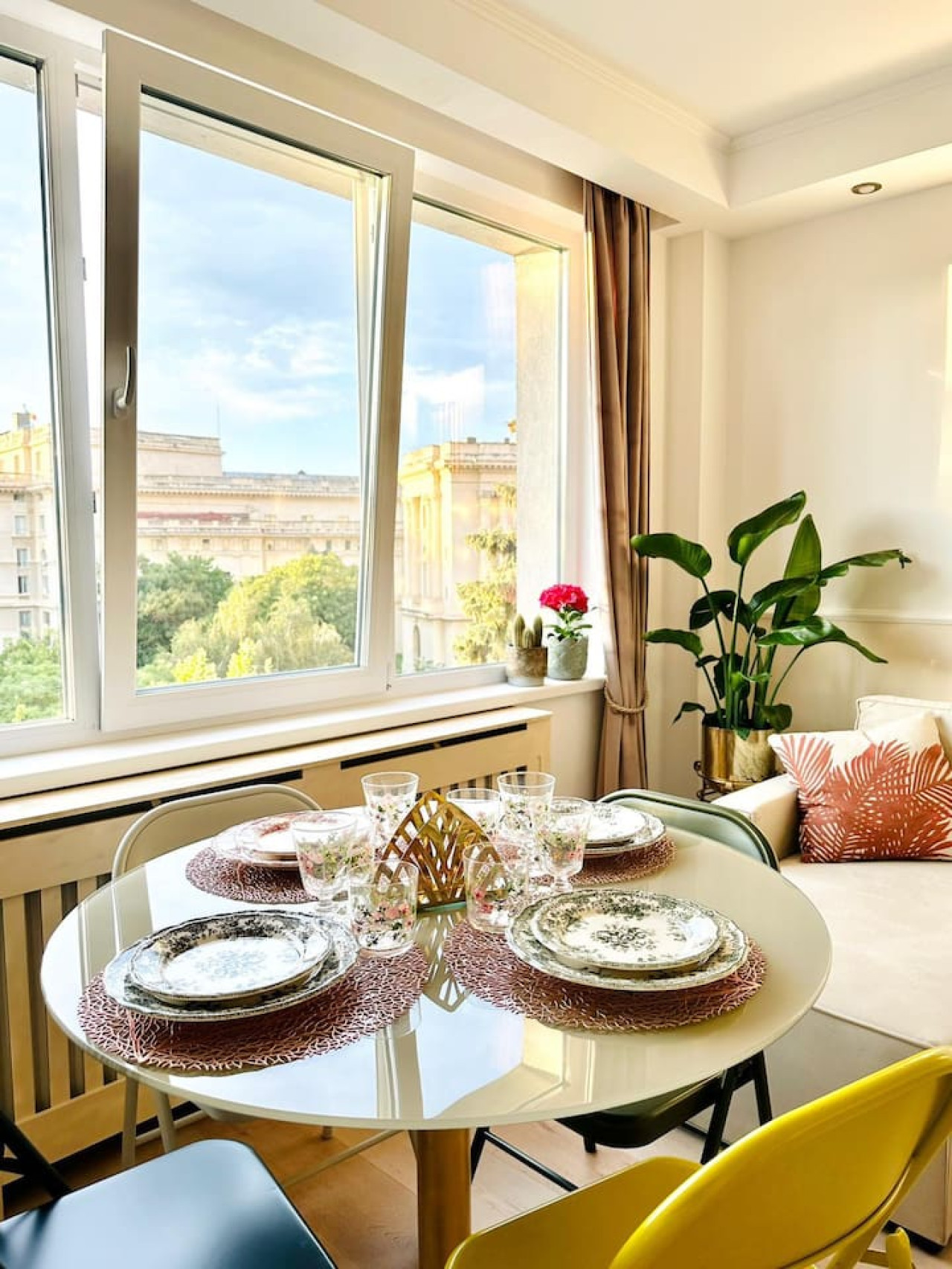 Serendipity I 1 BR apt near Sala Palatului