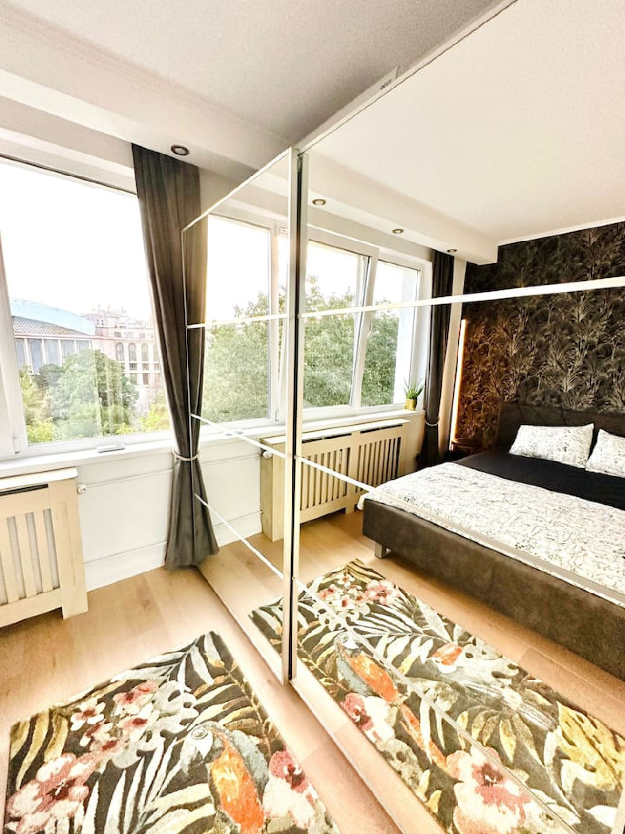 Serendipity I 1 BR apt near Sala Palatului