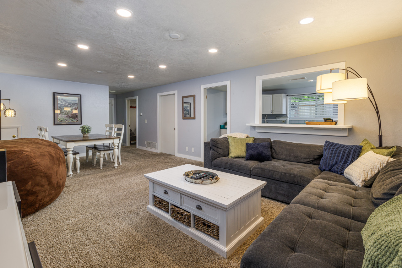 Cozy Hideaway With Fenced Backyard - Charming Mountain Escape - Cottonwood Heights, UT