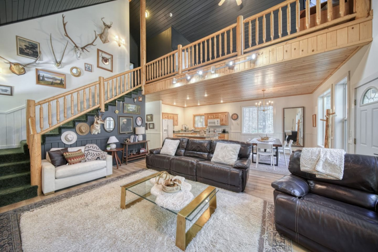 Charming Cabin With Hot Tub And Bbq Grill - Tranquil Idaho Escape - Island Park, ID