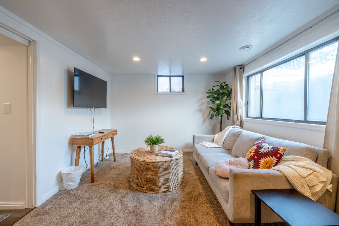 Cozy Stay | Patio | Full Kitchen | Long Term Ready - Sandy, UT