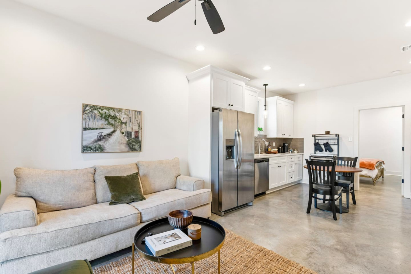 Bourbon House King Bed Washer Dryer Fast Wifi - Lafayette, LA