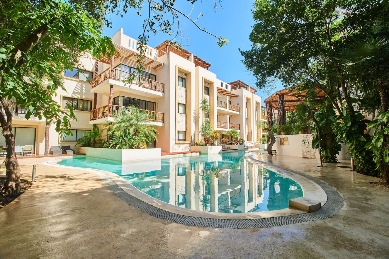 Dorian Gray- Pool & Beach Club Access&300mbps WIFI 6