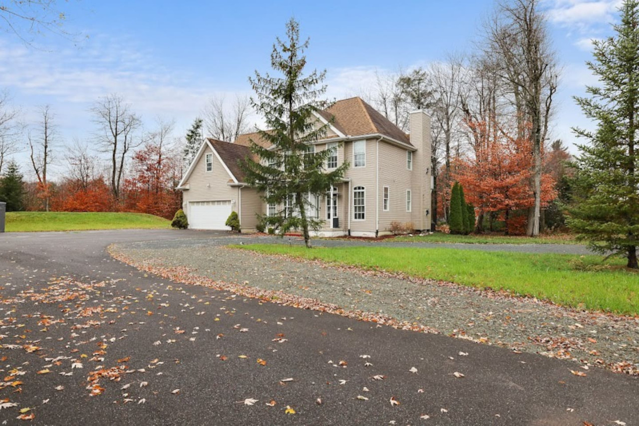 Large Amenity filled home - The Escape