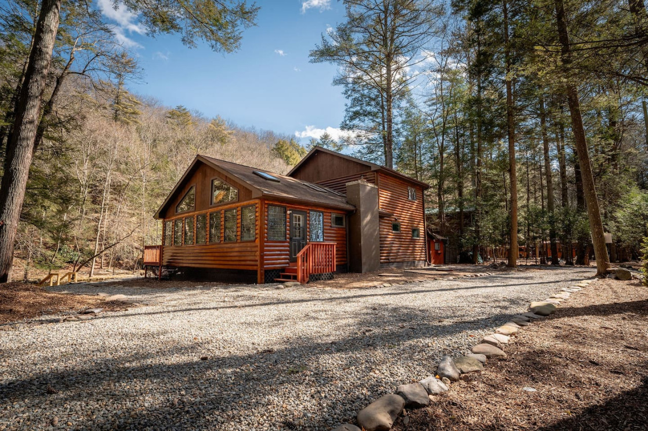 Heaven's Cabin At The Creek