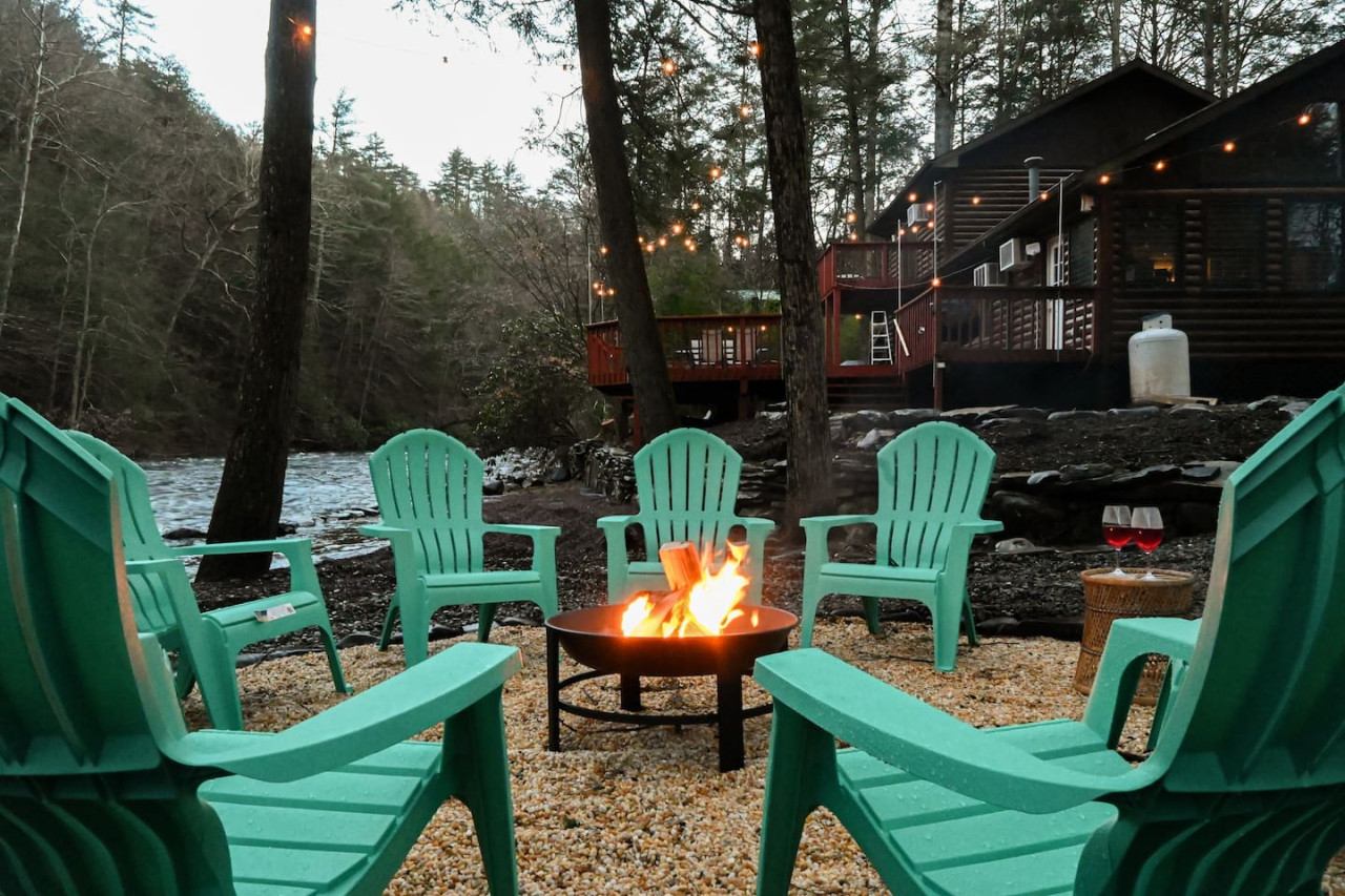 Heaven's Cabin At The Creek