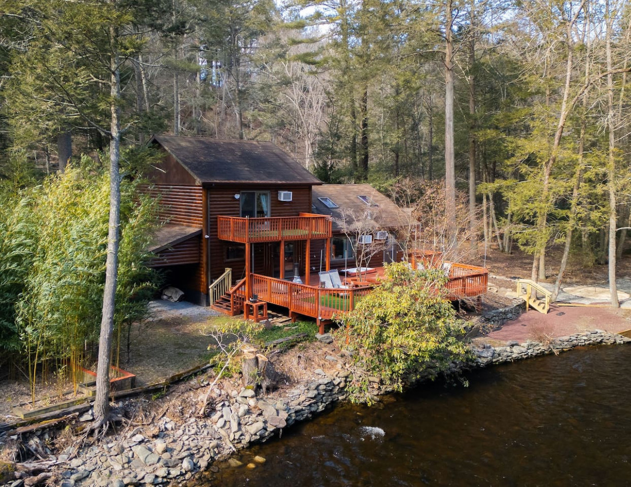 Heaven's Cabin At The Creek