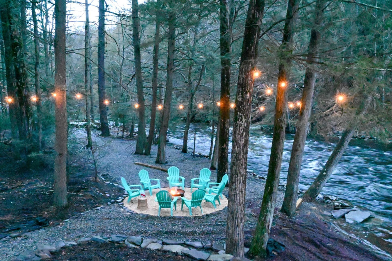 Heaven's Cabin At The Creek