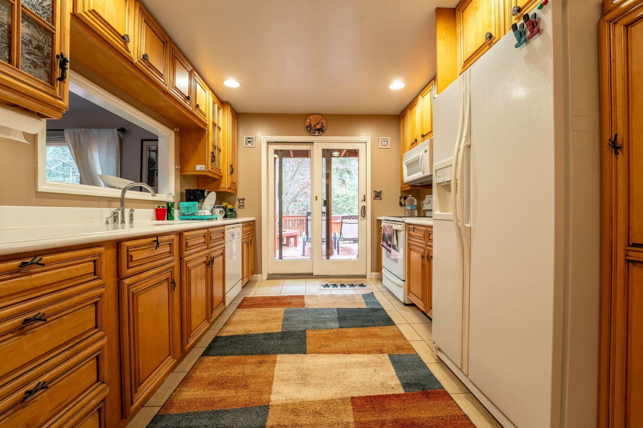 Heaven's Cabin At The Creek