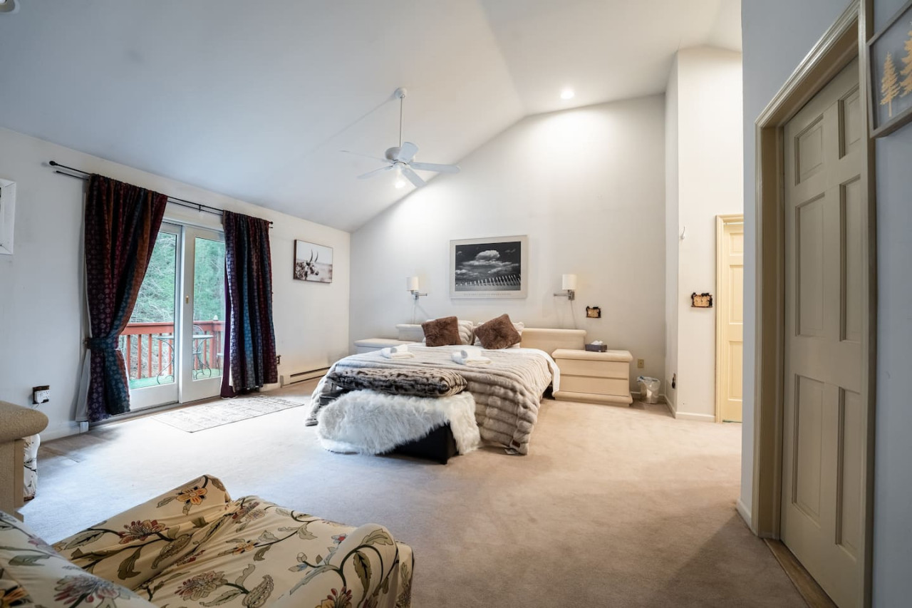 Heaven's Cabin At The Creek