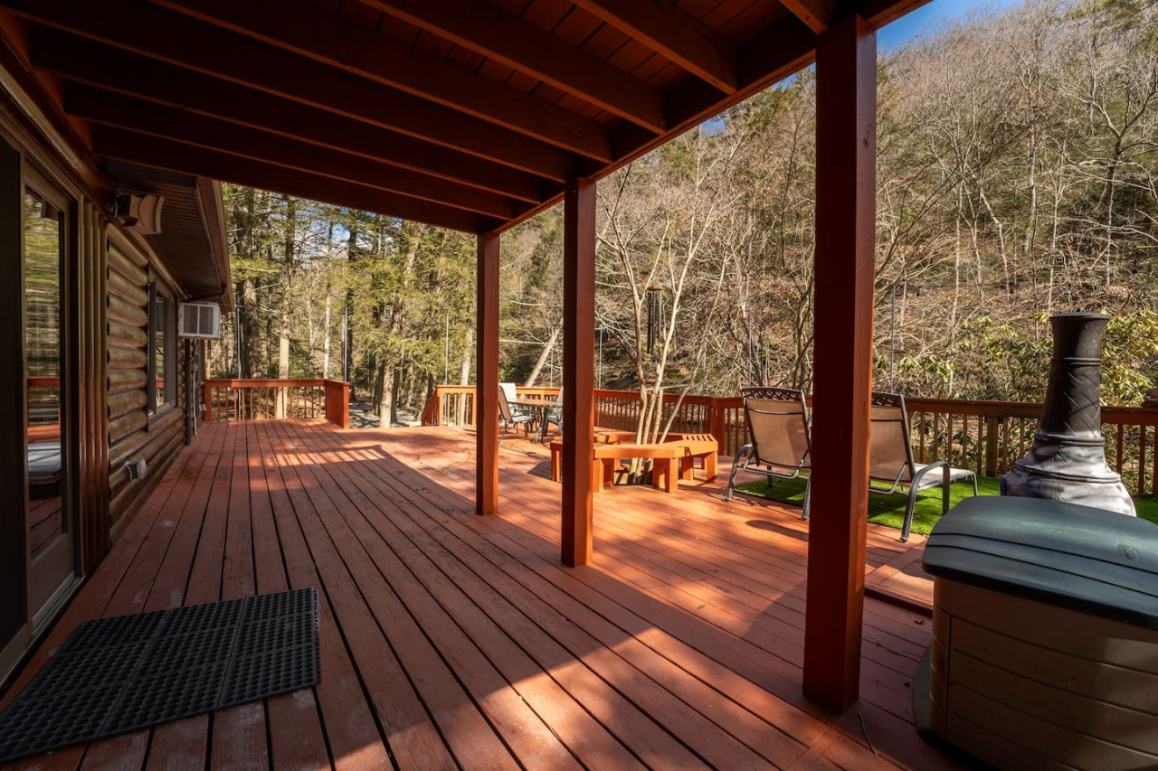 Heaven's Cabin At The Creek