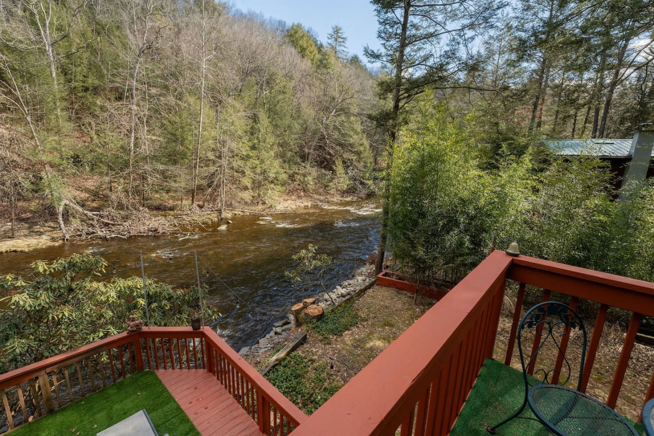 Heaven's Cabin At The Creek