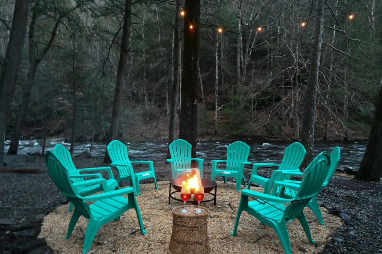 Heaven's Cabin At The Creek