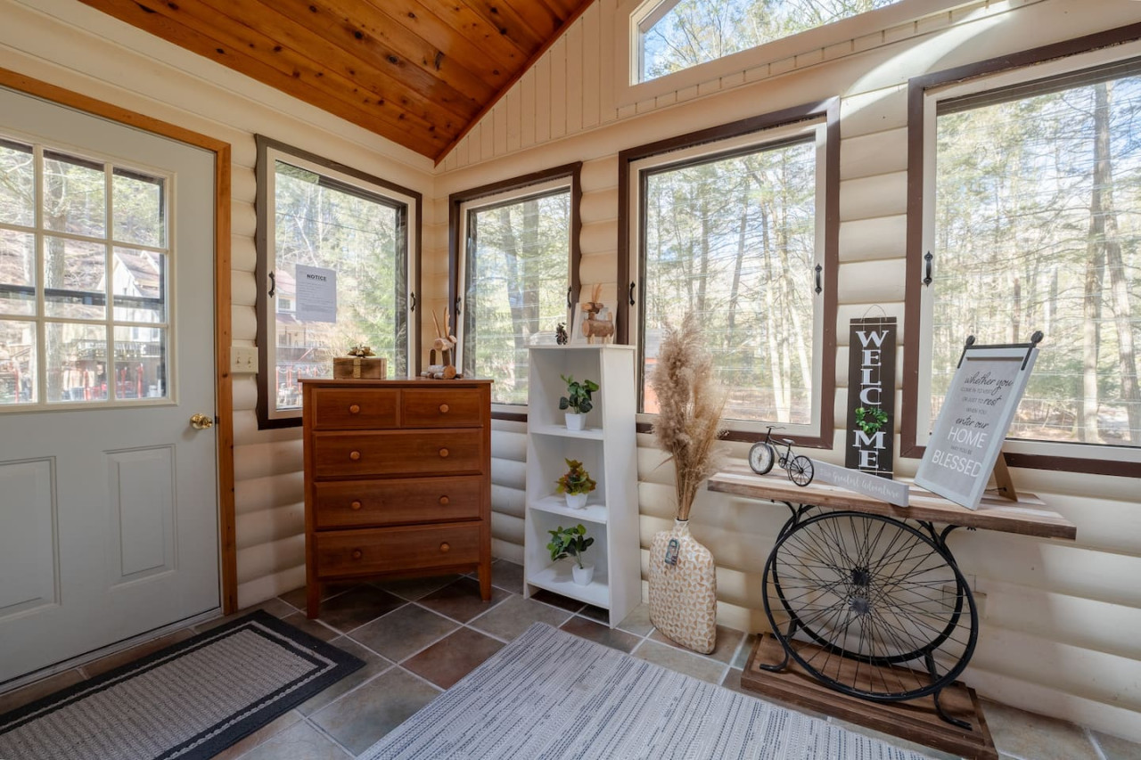 Heaven's Cabin At The Creek