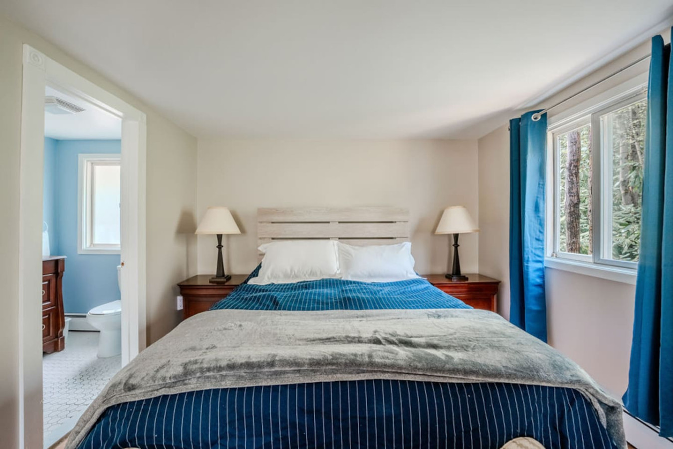 Pocono Chalet Home Mountain Lake Side/HotTub/Games