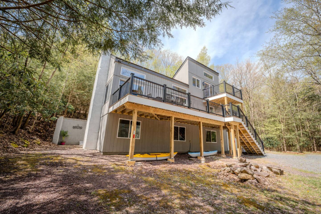 Pocono Chalet Home Mountain Lake Side/HotTub/Games