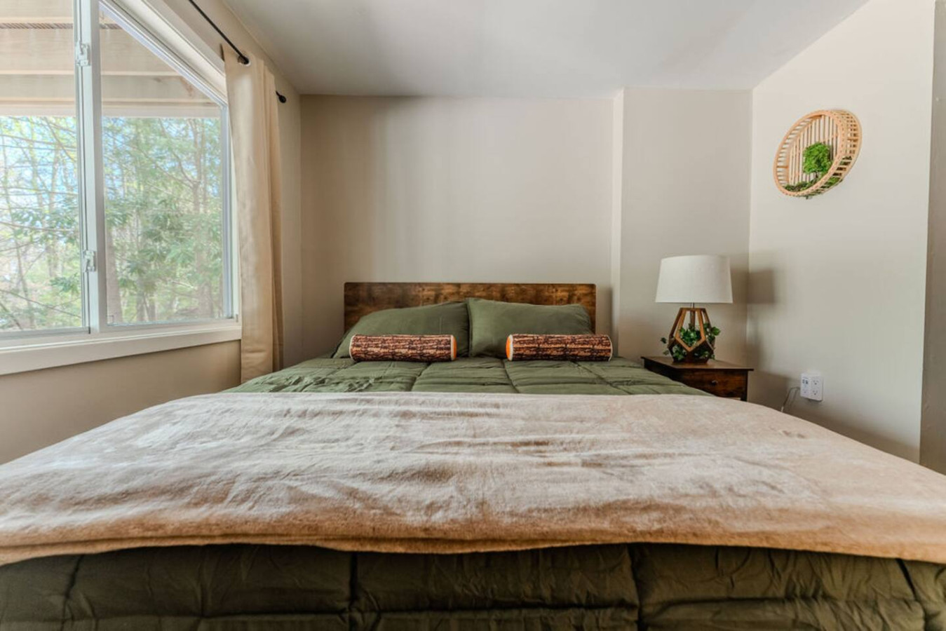 Pocono Chalet Home Mountain Lake Side/HotTub/Games