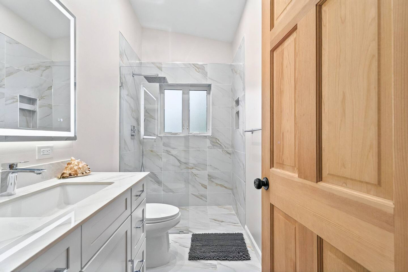 Waterfront Saratoga Lake House