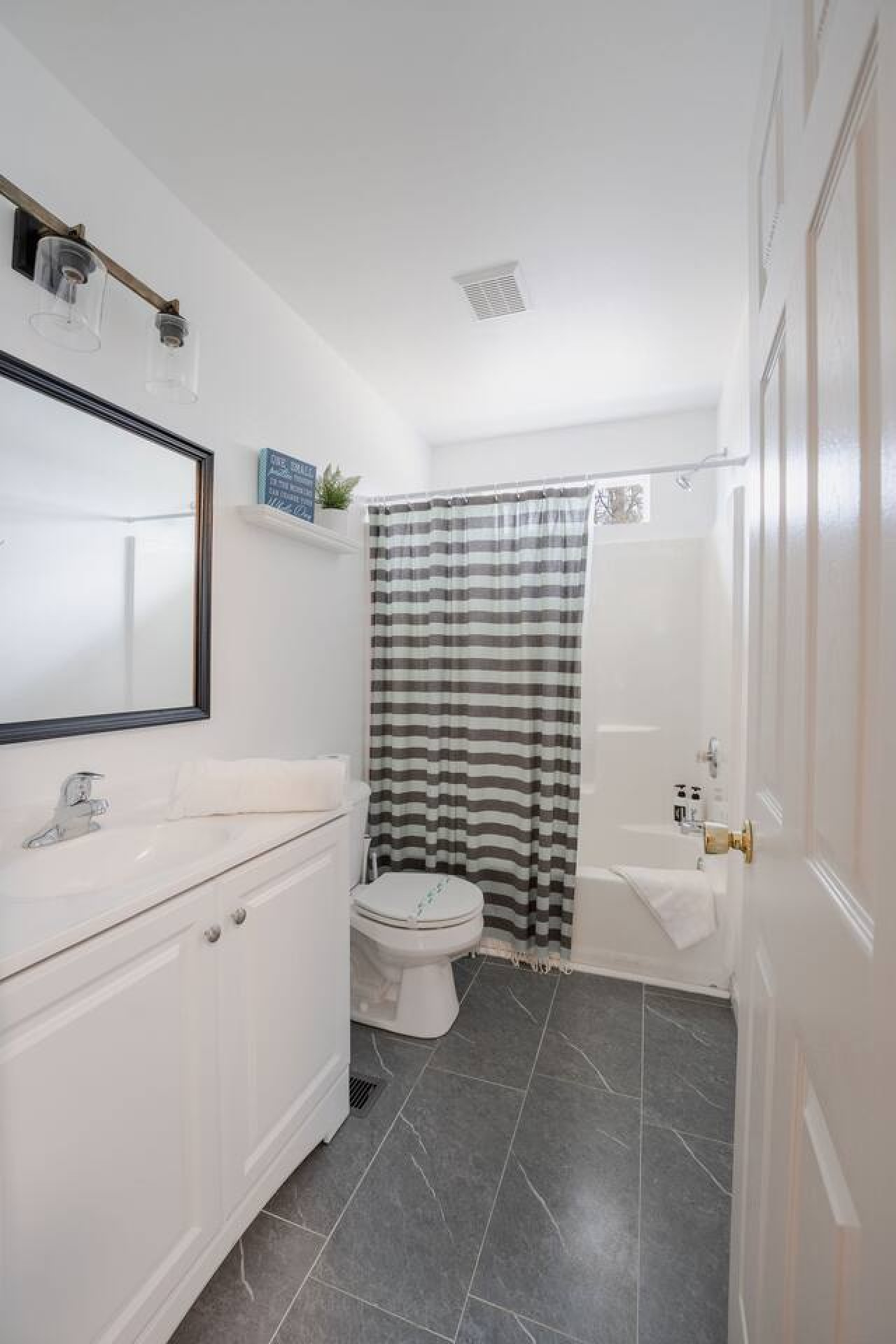 Lakefront Poconos 5BR | Hot Tub • Dock • Near Ski