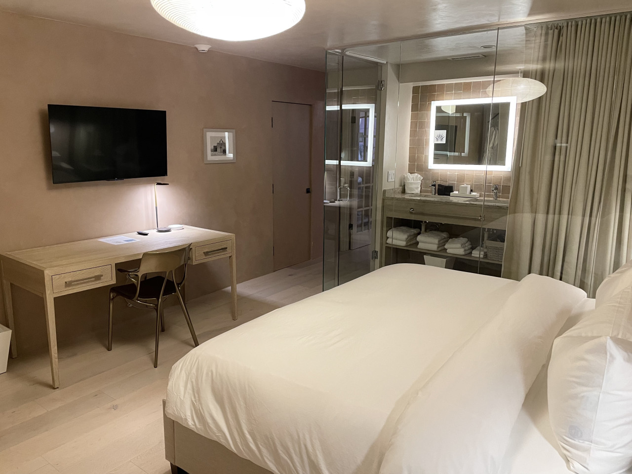 Room 1 (1).jpg