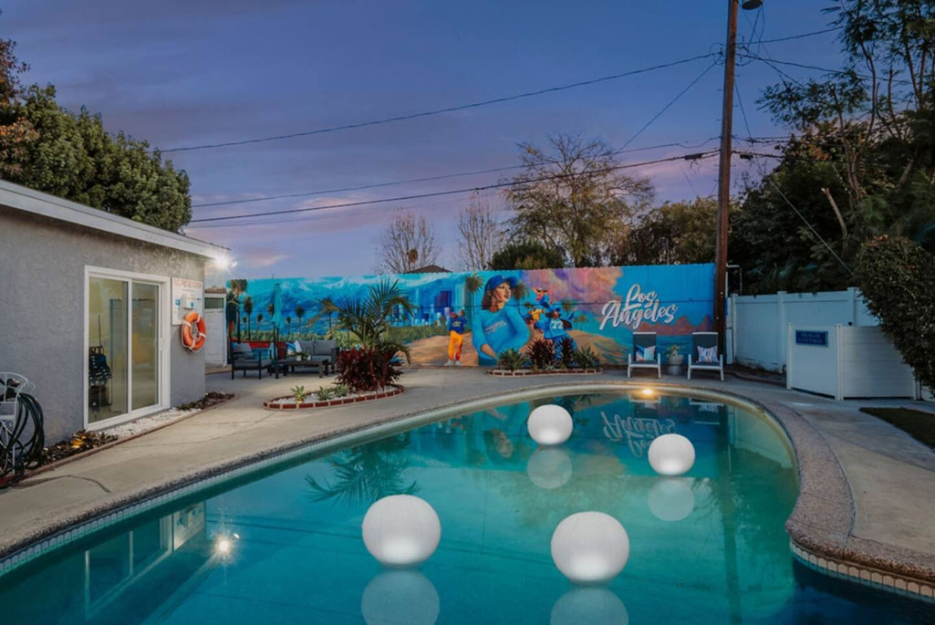 Blue Haven | Solar Pool Heat + Parking + Billiards - Long Beach, CA