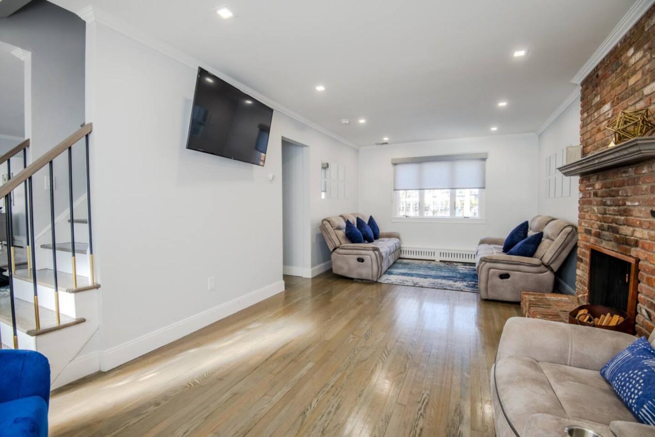 Modern Home W. Large Dining Area | Playset & Wifi - Mahwah