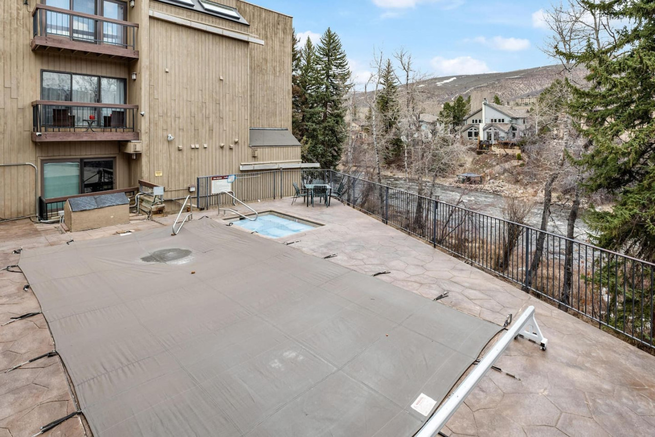 Chic 2bed/2bath Modern Mountain Condo On Bus Line