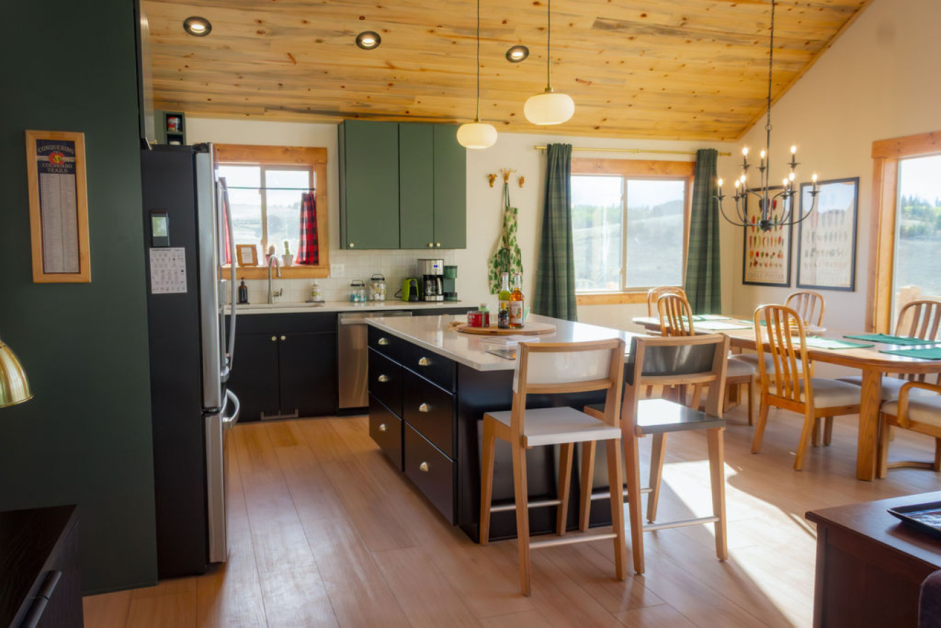 Off-Grid Mountain Cabin w/ Deck & Divide Views