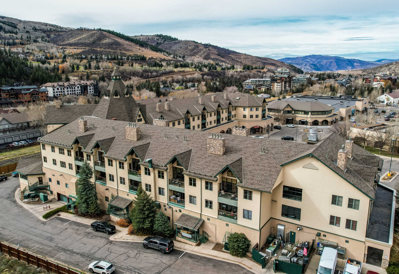 Vail Valley Chapel Sqaure | Views & Walk to Gondola