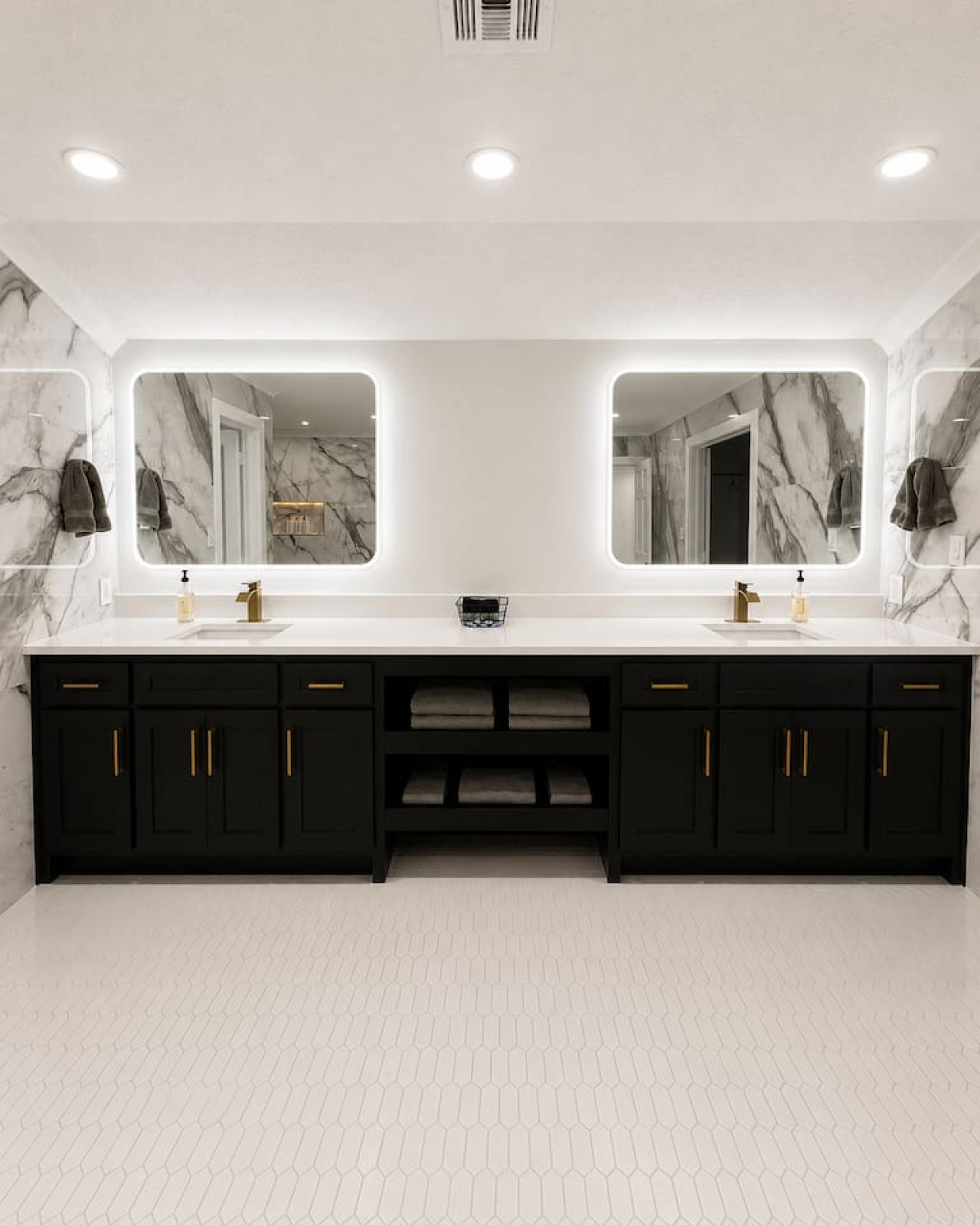 Luxury South Tulsa Retreat | 4 King Beds • Hot Tub