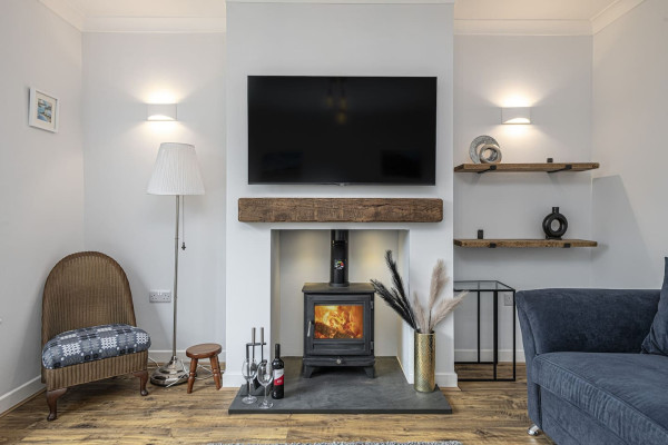 Cenarth - Cosy Log Burner