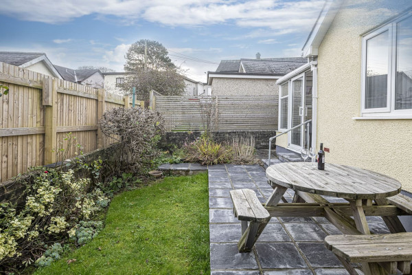 Cenarth - Cosy Log Burner