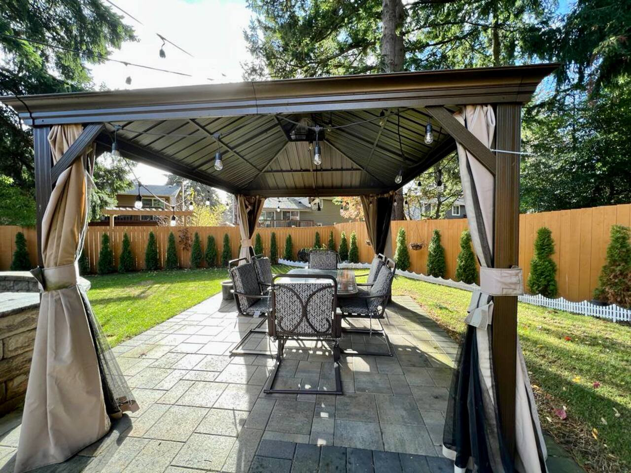 Lux Kirkland Home, 4 Beds | Large Backyard | BBQ