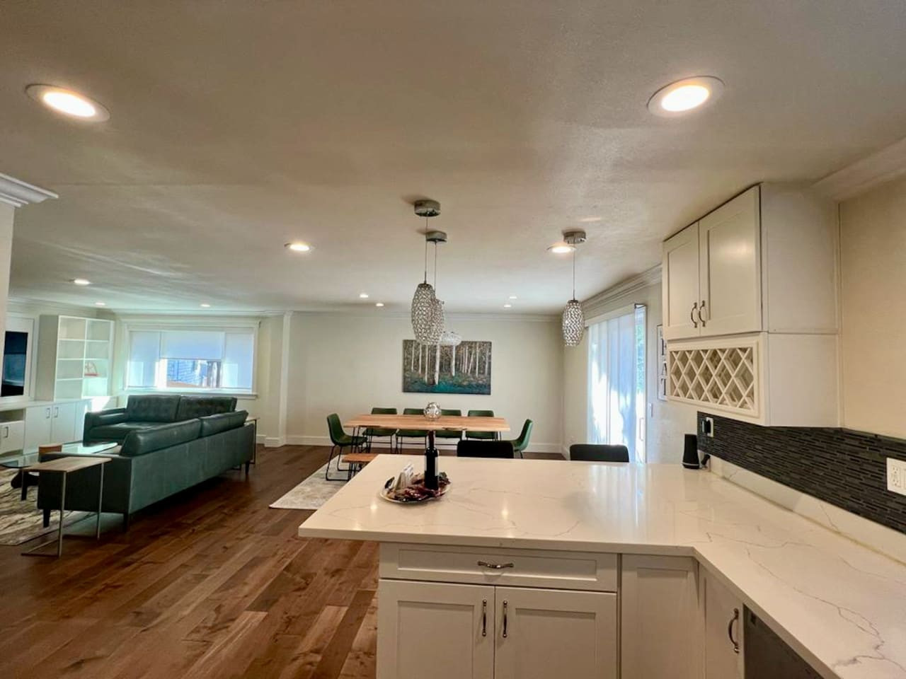 Lux Kirkland Home, 4 Beds | Large Backyard | BBQ