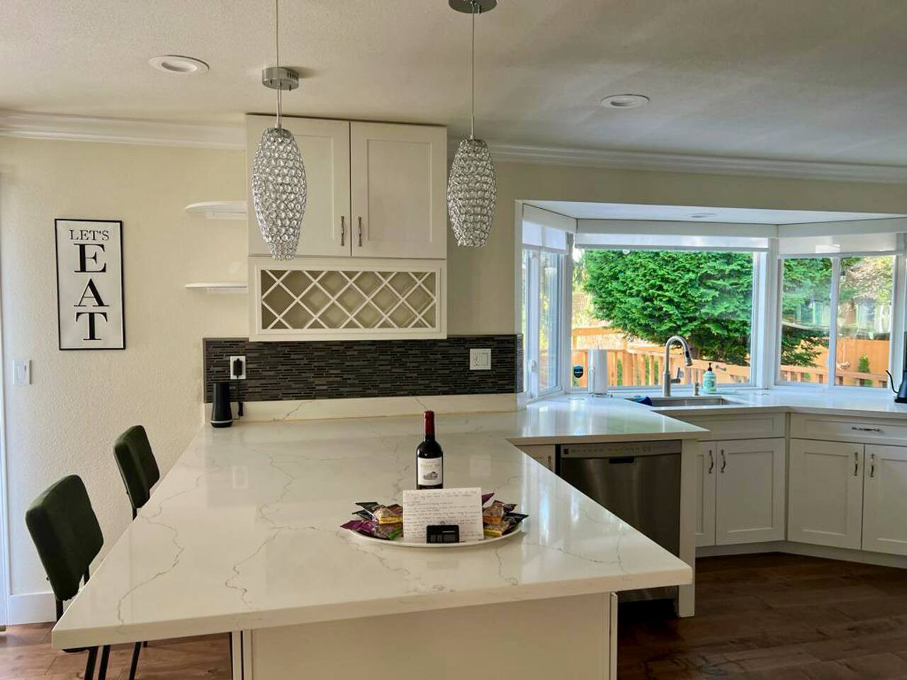 Lux Kirkland Home, 4 Beds | Large Backyard | BBQ