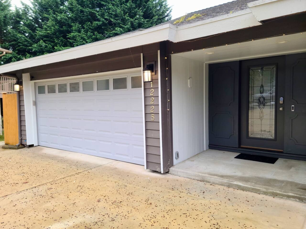 Lux Kirkland Home, 4 Beds | Large Backyard | BBQ