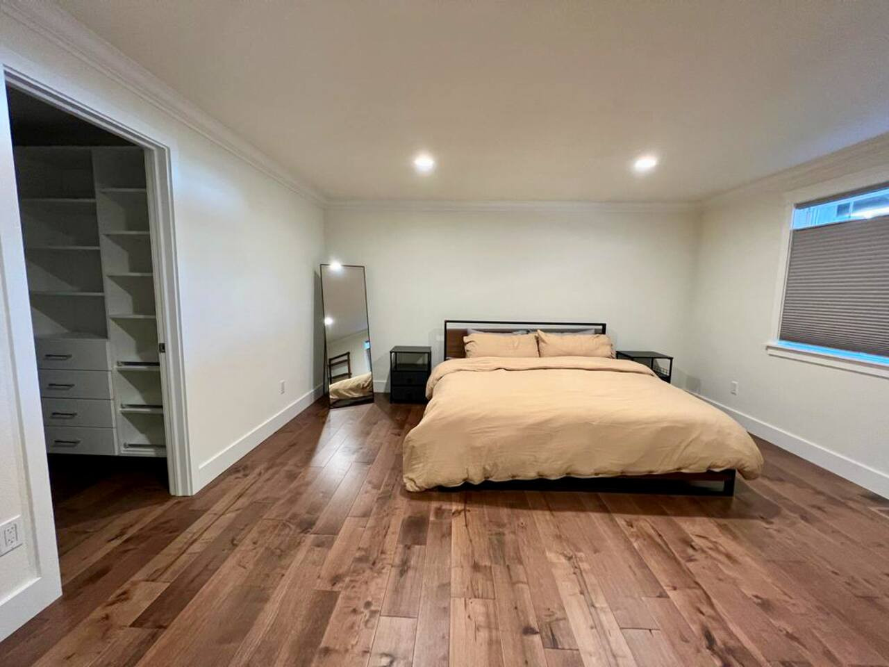 Lux Kirkland Home, 4 Beds | Large Backyard | BBQ