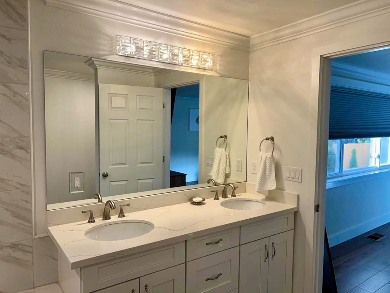 Lux Kirkland Home, 4 Beds | Large Backyard | BBQ