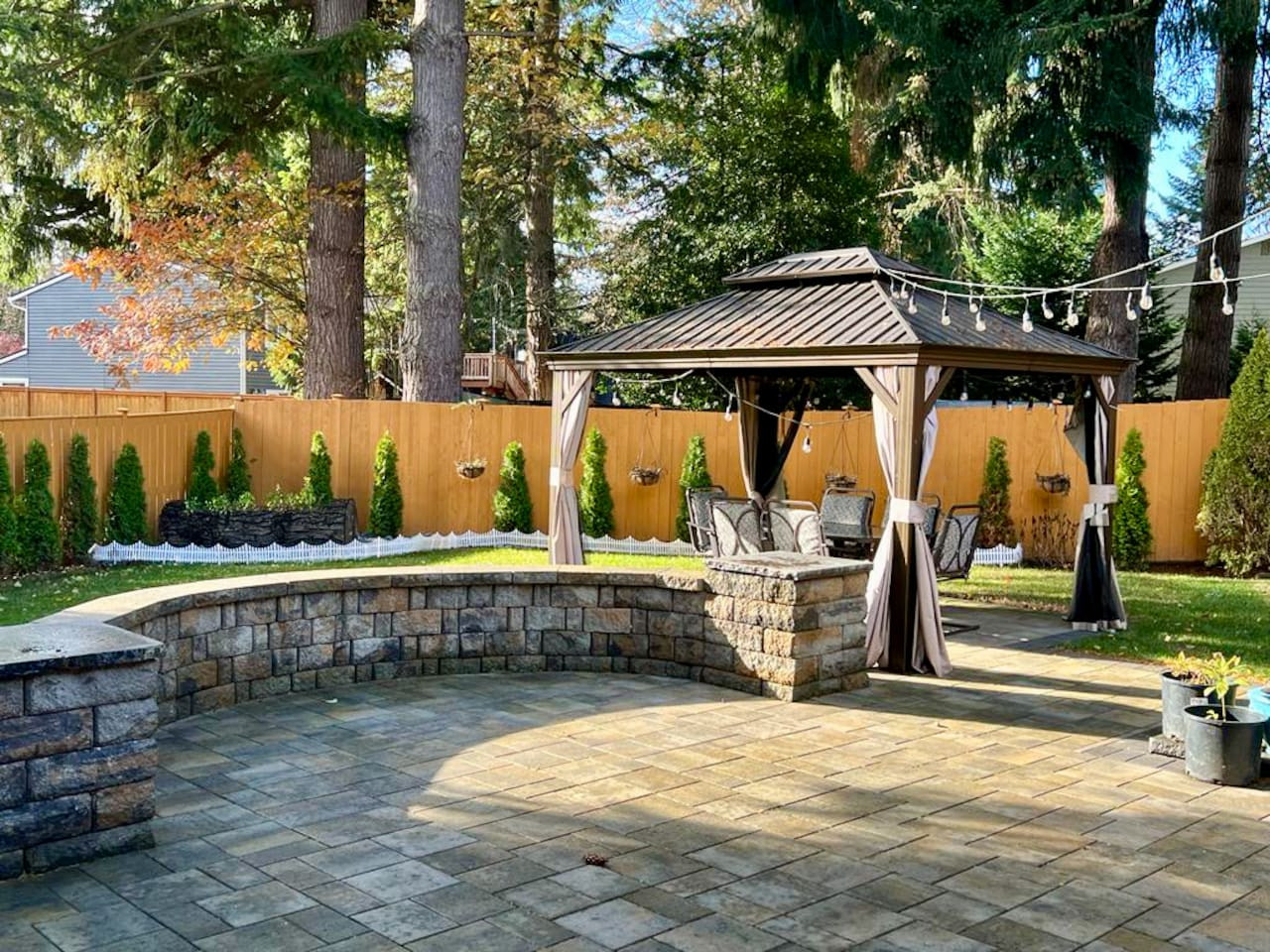 Lux Kirkland Home, 4 Beds | Large Backyard | BBQ