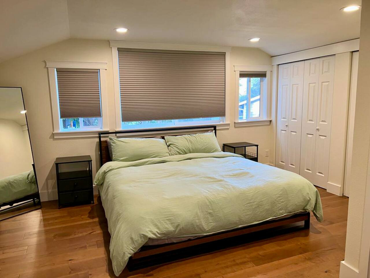 Lux Kirkland Home, 4 Beds | Large Backyard | BBQ