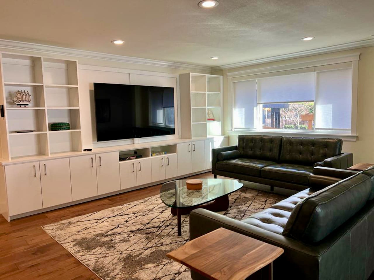 Lux Kirkland Home, 4 Beds | Large Backyard | BBQ