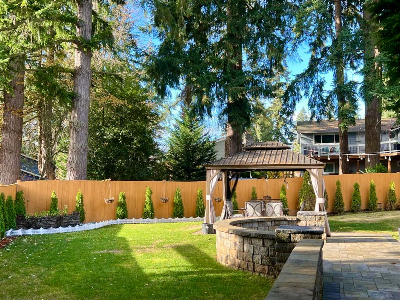 Lux Kirkland Home, 4 Beds | Large Backyard | BBQ