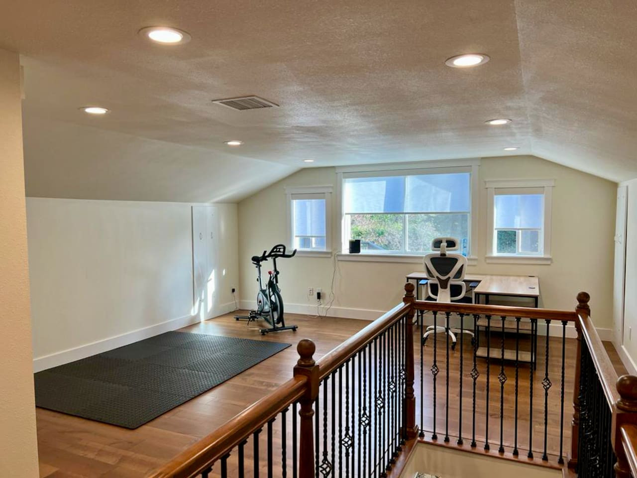 Lux Kirkland Home, 4 Beds | Large Backyard | BBQ